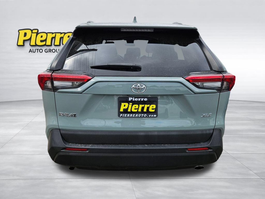 Used 2022 Toyota RAV4 XLE Premium FWD image 4