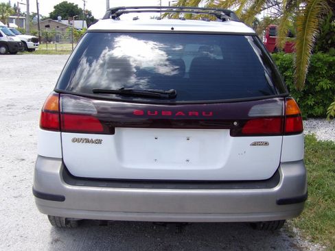 Used 2001 Subaru Outback Wagon image 6