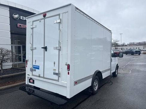 Used 2024 GMC Savana 3500 w/ Power Convenience Package image 6