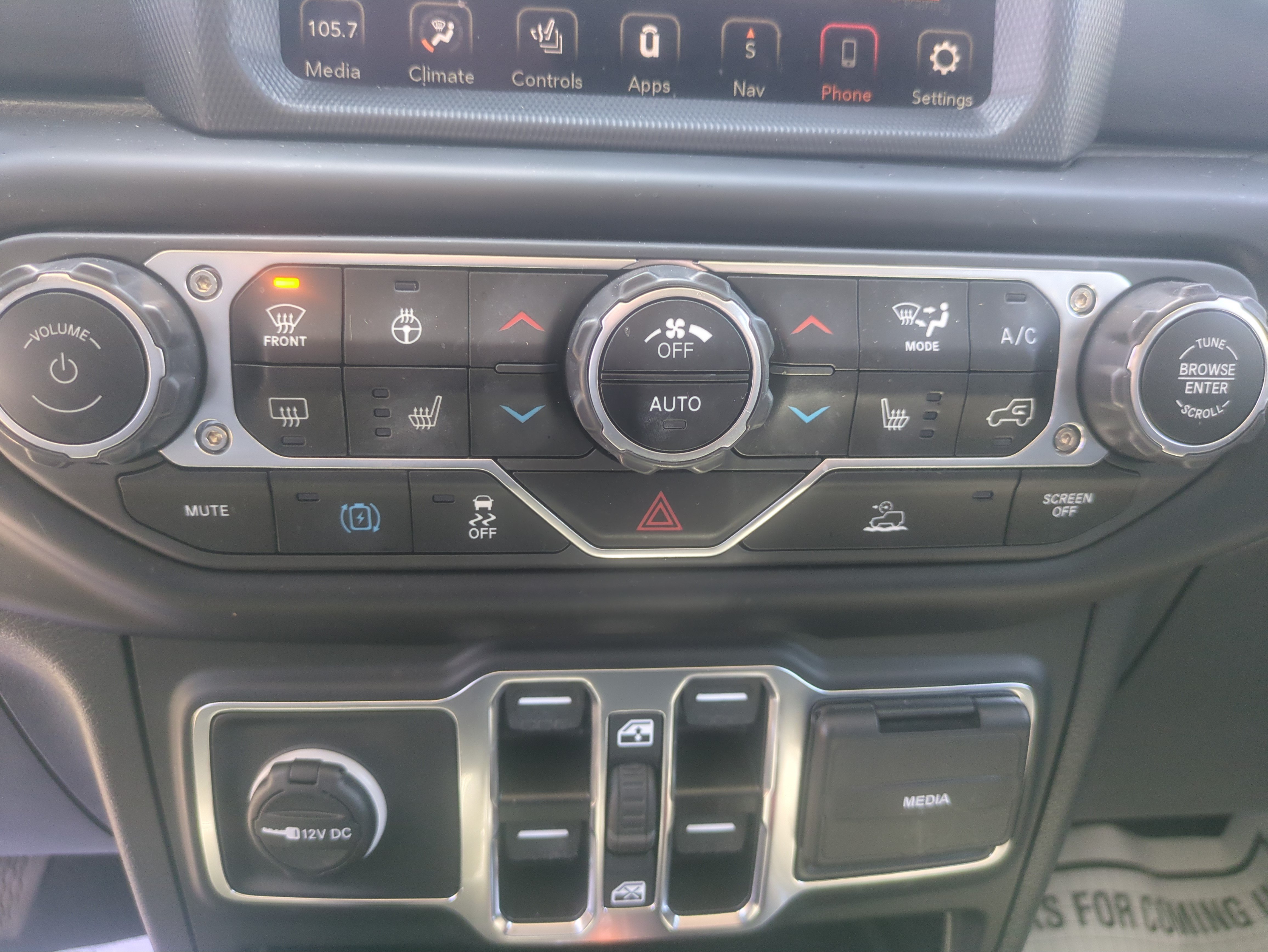 Used 2023 Jeep Wrangler Unlimited Sahara w/ Cold Weather Group AWD/4WD image 23