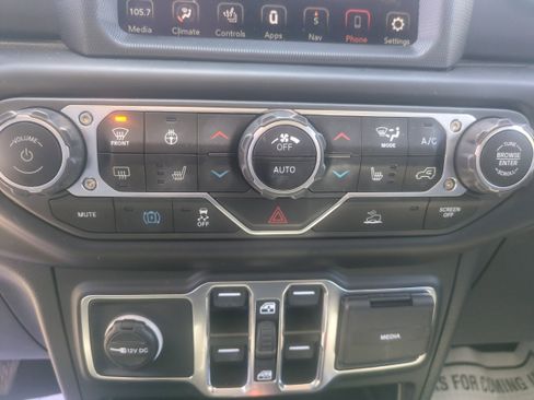 Used 2023 Jeep Wrangler Unlimited Sahara w/ Cold Weather Group AWD/4WD image 23