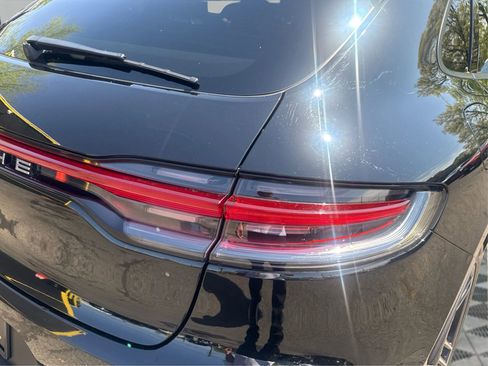 Used 2021 Porsche Macan AWD/4WD image 28