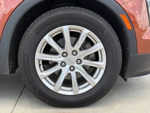 Used 2019 Cadillac XT4 Luxury w/ Cold Weather Package FWD image 9