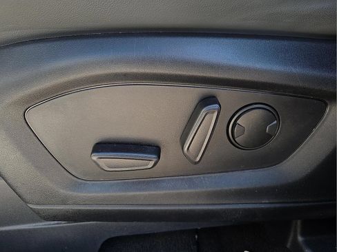 Used 2025 Ford Explorer Active w/ Active Comfort Package RWD image 16