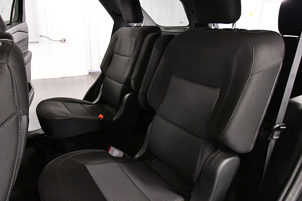 Used 2023 Ford Explorer XLT AWD/4WD image 28