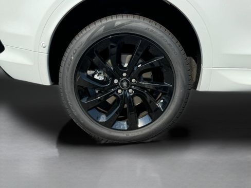 Used 2025 Land Rover Discovery Sport S image 35