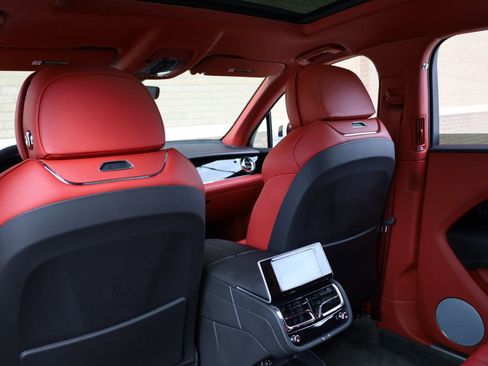 Used 2023 Bentley Bentayga Extended Wheelbase image 25
