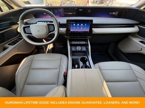 Used 2025 Lincoln Nautilus Premier AWD/4WD image 11