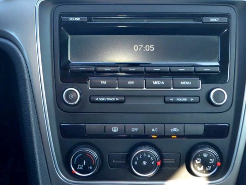 Used 2013 Volkswagen Passat 2.5 S image 37