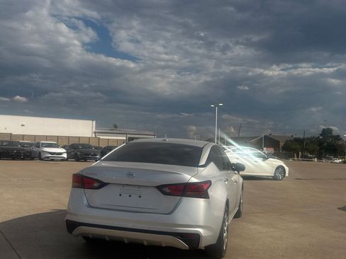 Used 2020 Nissan Altima 2.5 S FWD image 22