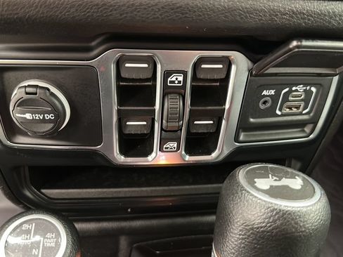 Used 2024 Jeep Wrangler Unlimited AWD/4WD image 22