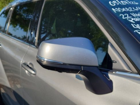 Used 2022 Toyota Highlander Platinum image 9