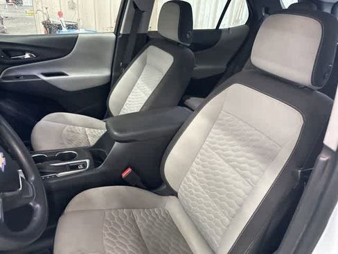 Used 2020 Chevrolet Equinox LS w/ LS Convenience Package FWD image 4