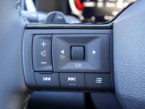 New 2026 Nissan Pathfinder SL image 12