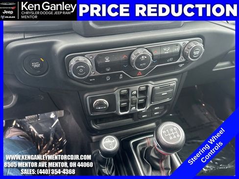 Used 2018 Jeep Wrangler Unlimited Sahara image 15