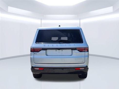 Used 2024 Jeep Wagoneer L Series II w/ Flexible Seating Group AWD/4WD image 4