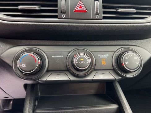 Certified 2022 Kia Forte LXS w/ LXS Technology Package image 20