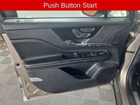 Used 2020 Lincoln Corsair AWD w/ Premium Package image 10