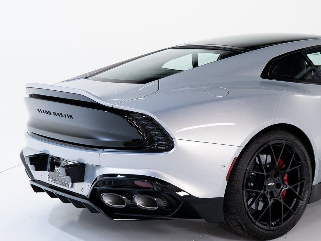 Used 2025 Aston Martin Vanquish RWD image 5