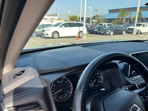 Used 2025 Nissan Rogue SV FWD image 36