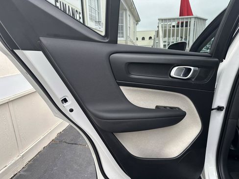 Used 2021 Volvo XC40 T4 Inscription FWD image 20