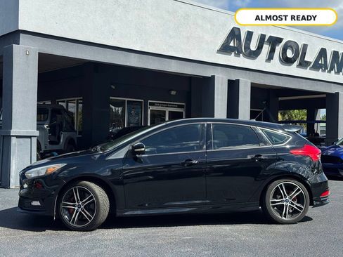 Used 2017 Ford Focus ST FWD image 3