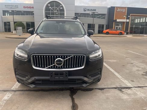 Used 2021 Volvo XC90 T6 Momentum image 2