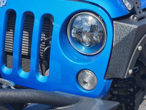 Used 2016 Jeep Wrangler Unlimited Rubicon w/ Connectivity Group AWD/4WD image 9
