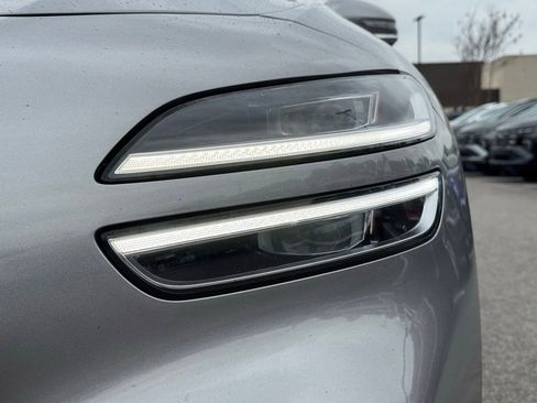 Used 2023 Genesis G70 2.0T image 9