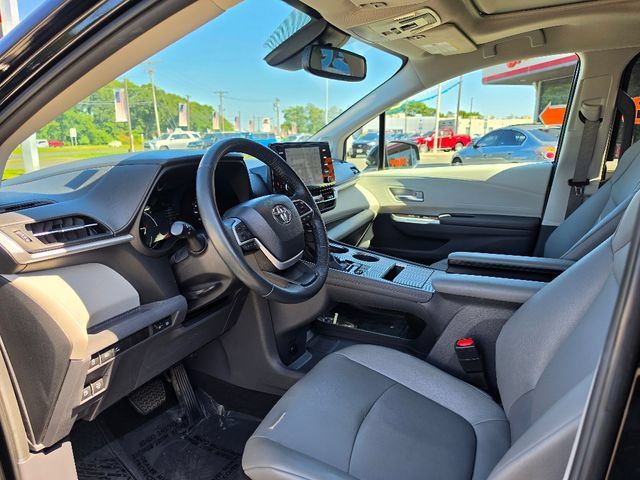 Used 2024 Toyota Sienna XLE w/ XLE Plus Package AWD/4WD image 20