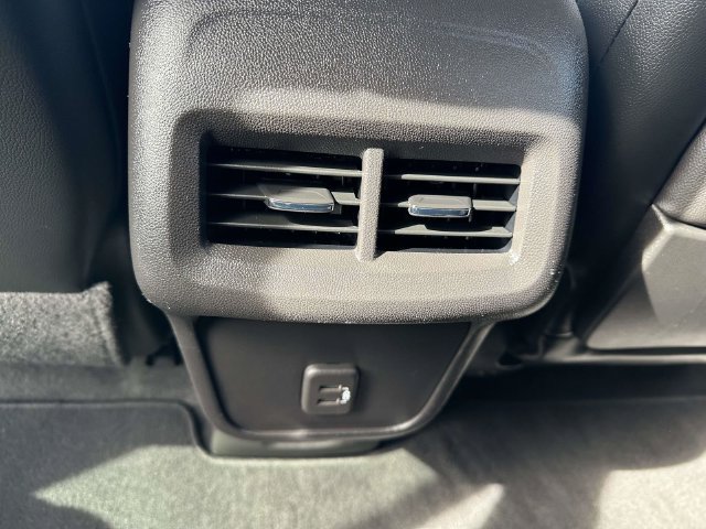 Certified 2024 GMC Terrain SLT FWD image 22