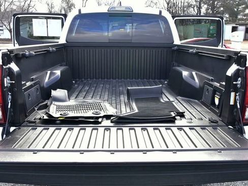 Used 2018 Toyota Tacoma TRD Sport image 27