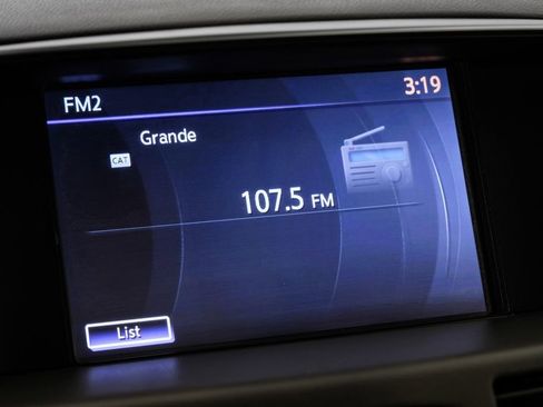 Used 2017 INFINITI Q70 L 3.7 image 32