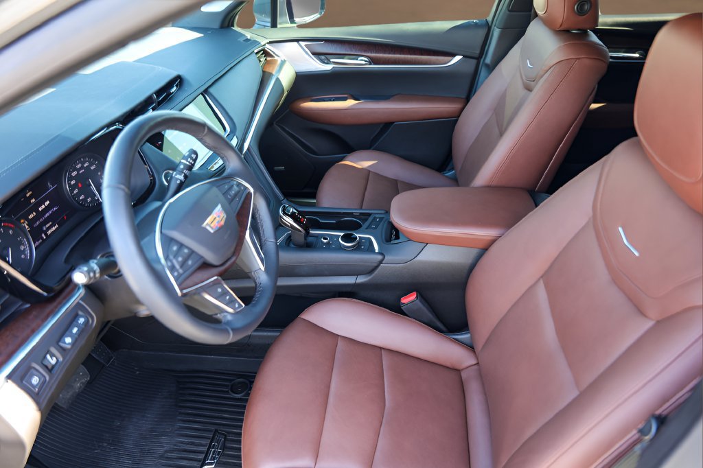 Used 2022 Cadillac XT5 Premium Luxury w/ Technology Package AWD/4WD image 9