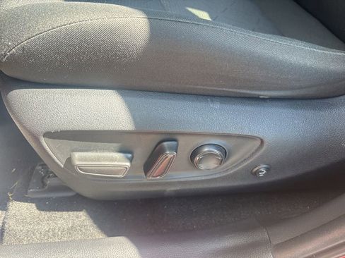 Used 2021 Toyota RAV4 XLE w/ Convenience Package image 2