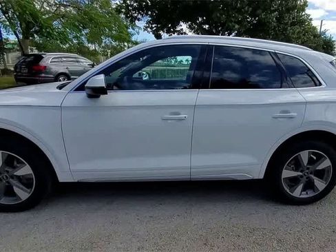 Certified 2023 Audi Q5 Premium w/ Convenience Package image 5