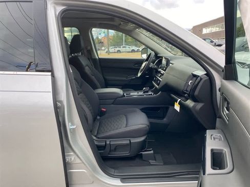 New 2025 Nissan Pathfinder SV image 28