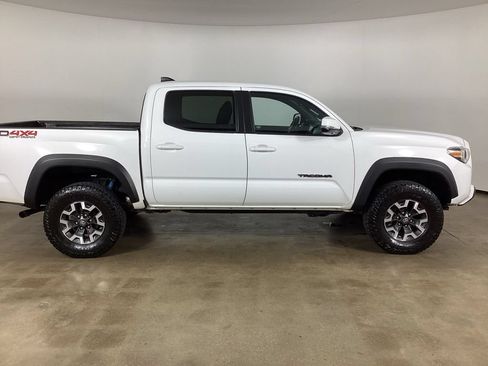 Used 2021 Toyota Tacoma TRD Off-Road w/ Advanced Technology Package AWD/4WD image 4