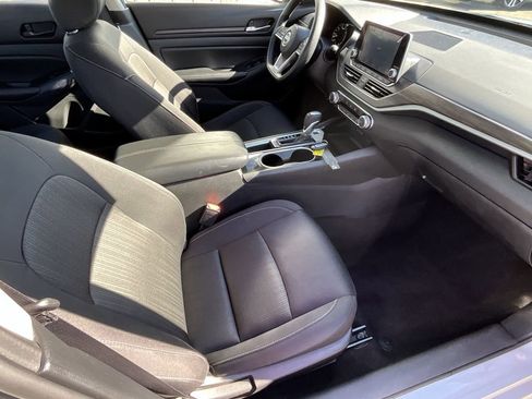 Used 2024 Nissan Altima 2.5 SV image 8