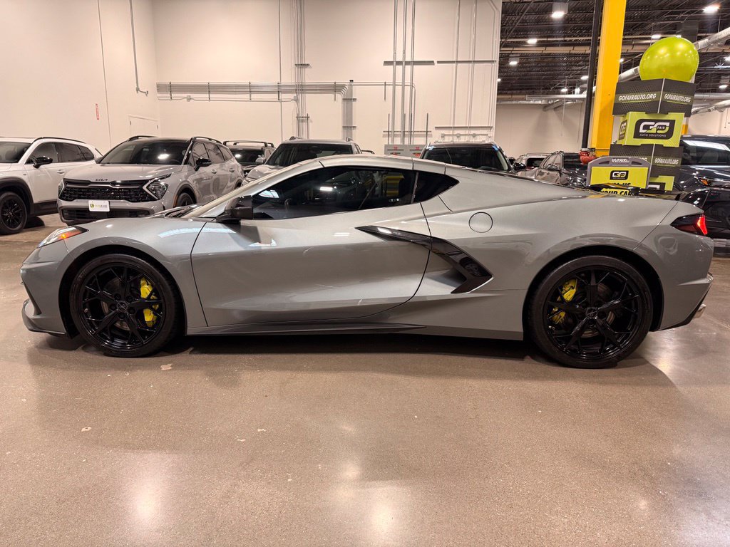 Used 2022 Chevrolet Corvette Stingray Coupe w/ Z51 Performance Package RWD image 8