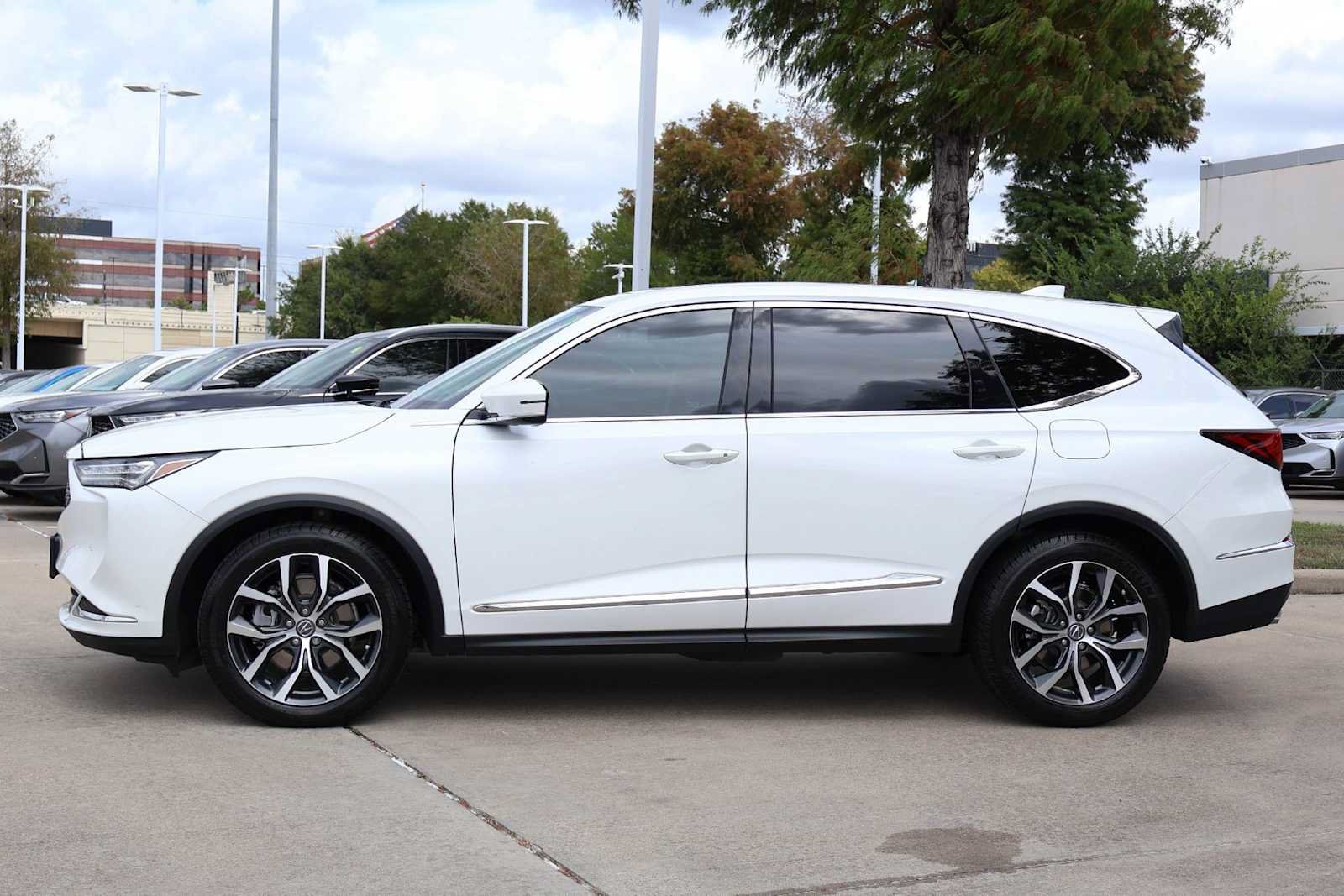 Certified 2022 Acura MDX w/ Technology Package FWD image 3