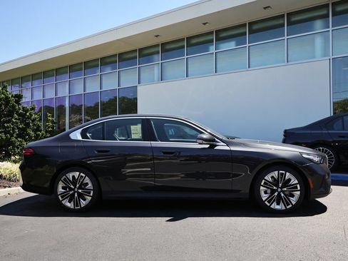 New 2027 BMW 530i w/ Premium Package RWD image 4