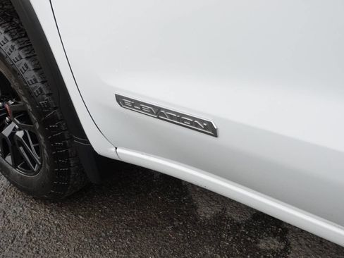 Used 2023 GMC Sierra 1500 Elevation image 12
