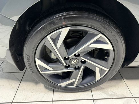 Used 2025 Hyundai Elantra Sport image 31