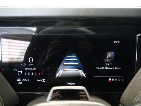 Used 2025 GMC Yukon AT4 w/ Premium Trailering Package AWD/4WD image 19