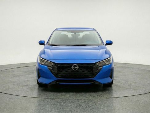 Used 2025 Nissan Sentra SV image 2