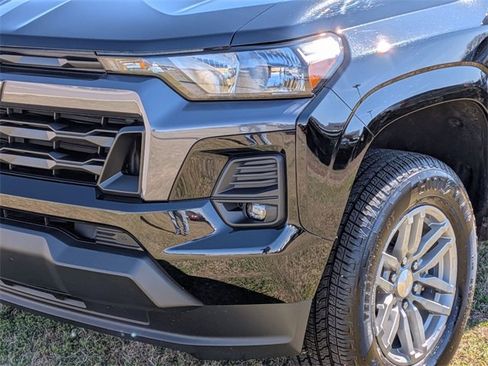 Used 2024 Chevrolet Colorado LT w/ LT Convenience Package II image 9