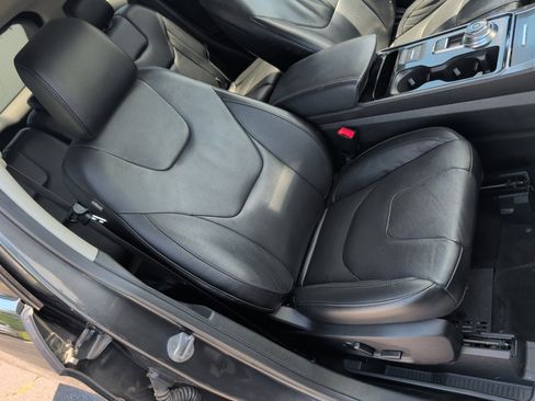 Used 2020 Ford Edge Titanium AWD/4WD image 32