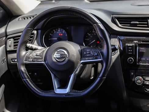 Used 2019 Nissan Rogue SV w/ Sun & Sound Touring Package FWD image 17