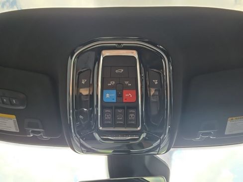 Used 2023 Jeep Grand Cherokee Overland w/ Luxury Tech Group IV AWD/4WD image 32